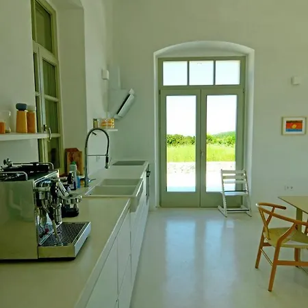 Island Logothetianika