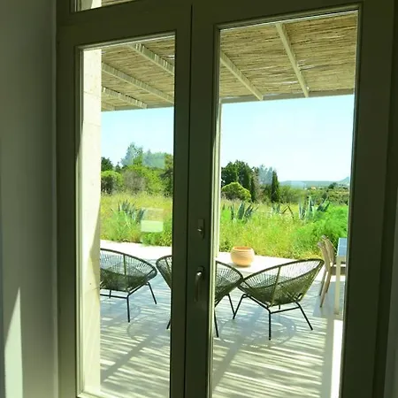 Island * Logothetianika