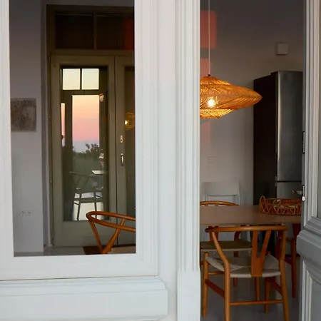 Island * Logothetianika